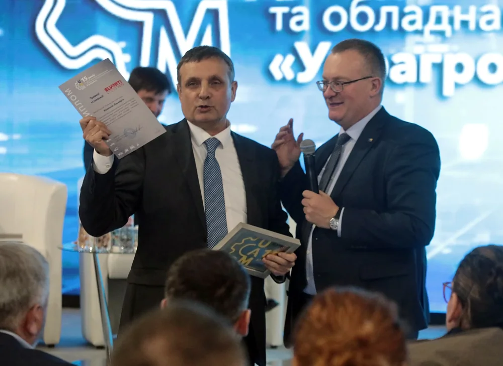 ELVORTI gratuluje stowarzyszeniu „UkrAgroMash” z okazji jego 15-lecia. — 11